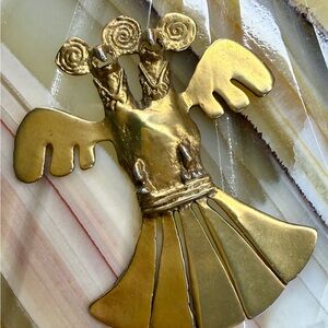 Vintage QVC Brass Alva Museum Columbian Pendant - Gold Tone